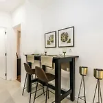 Lively 2 Bedroom Apartment In Iconic Alfama!